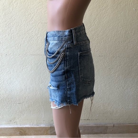 Pistola Jeans Denim Shorts Women’s Size 26 Blue Ripped Distressed Metal Chain - Picture 3 of 16